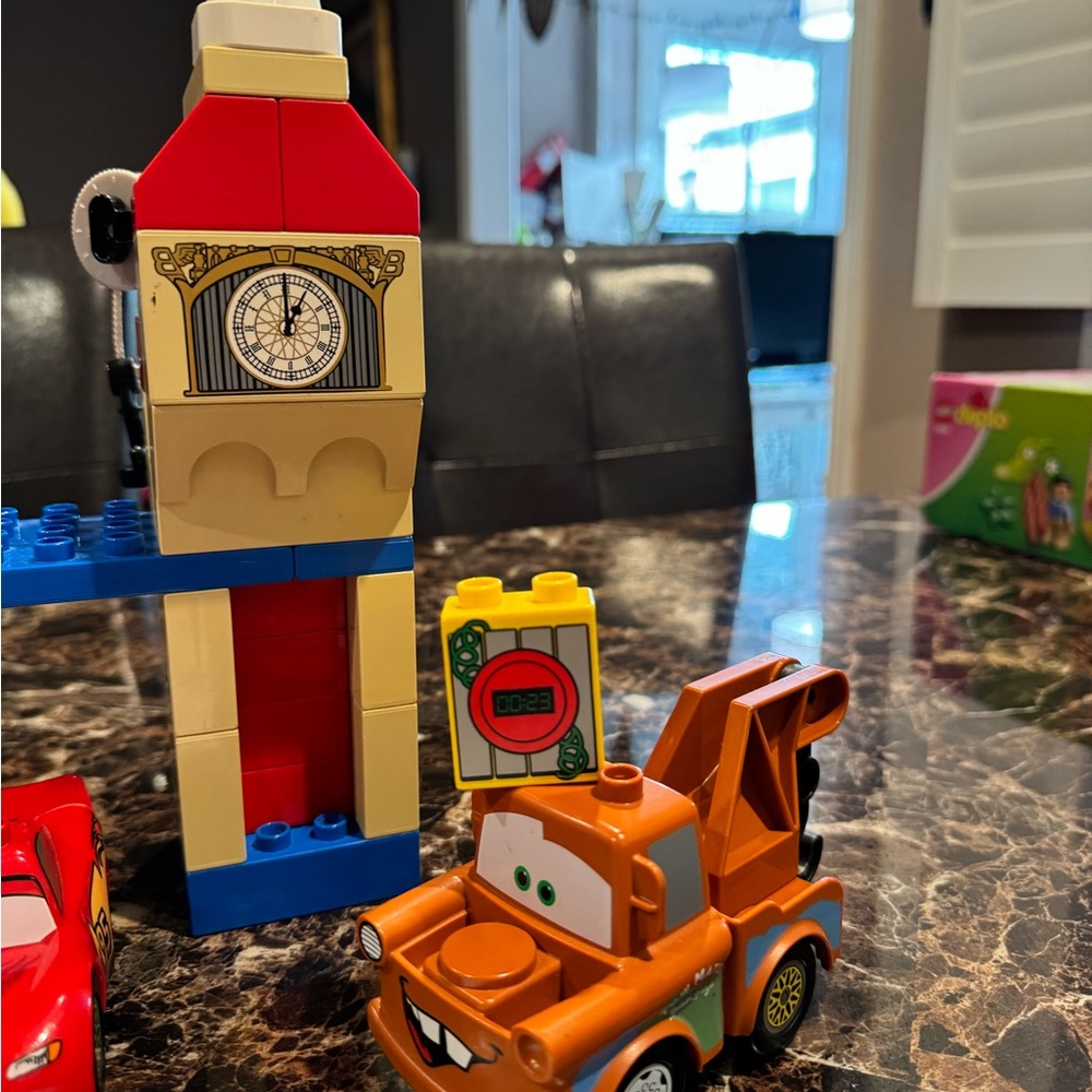 Lego Duplo - Disney Pixar Cars 2 Big Bentley Set #5828 - Picture 3 of 16